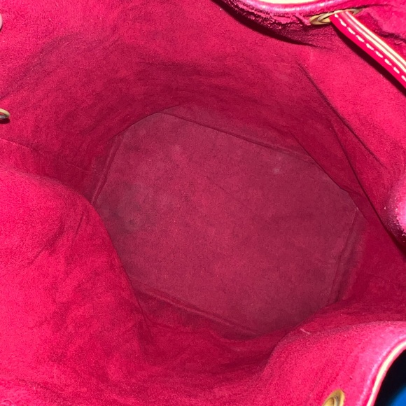 Beautiful Vibrant Red ❤️‍🔥Louis Vuitton Epi Noé customized with rhinestone’s ✨ - Picture 9 of 11